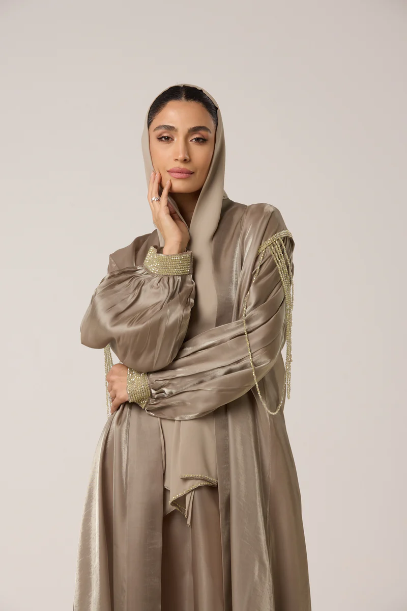 عباية كلاسيك سوداء